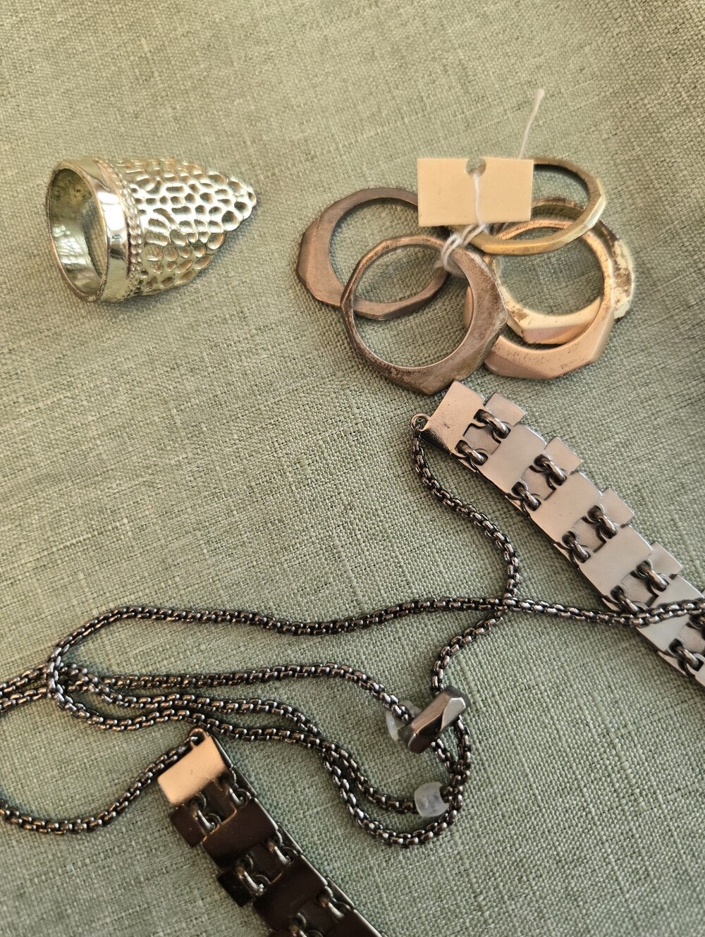 Kendra Scott bulk. 12 necklaces and 6 rings Various metals and conditions - Picture 11 of 11